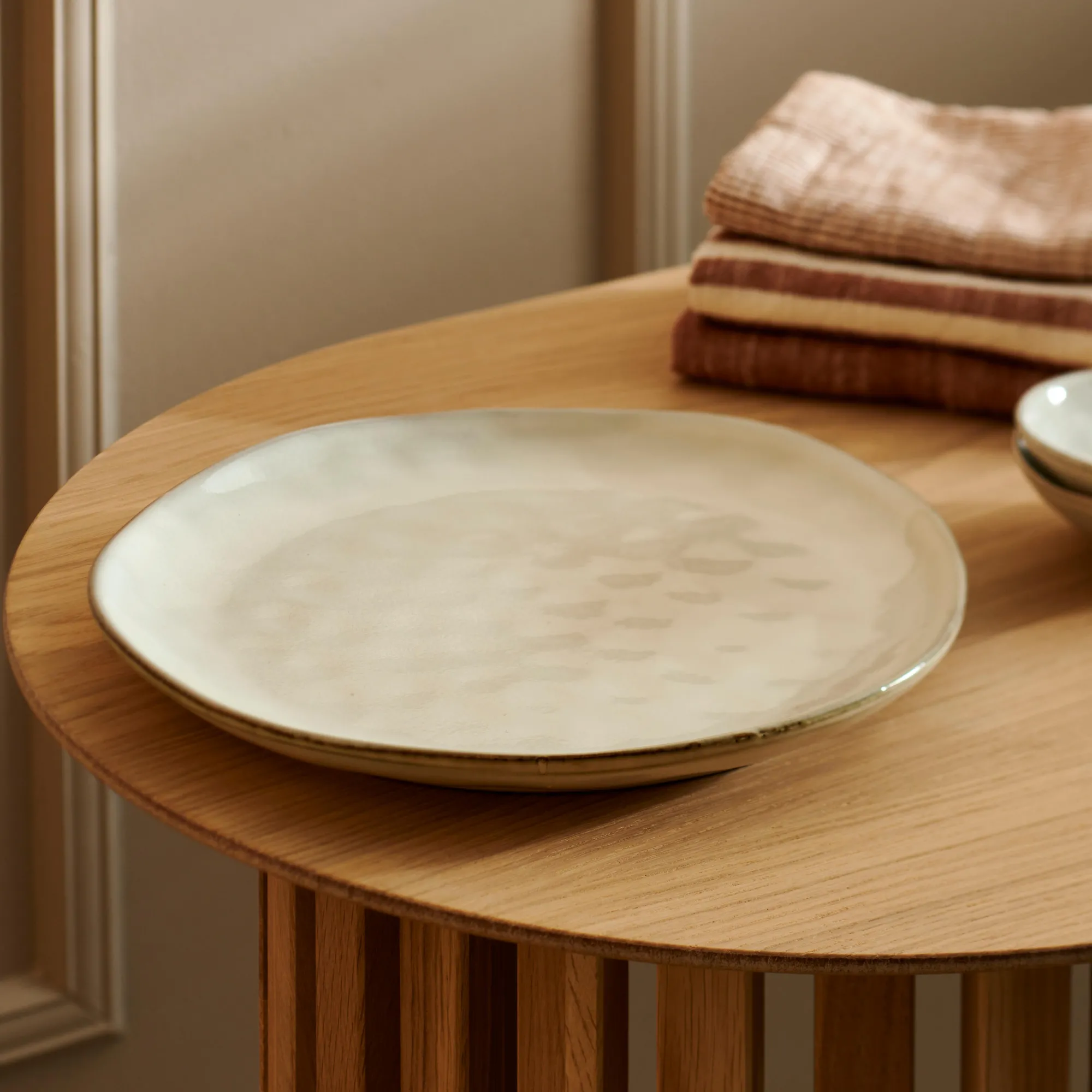 Sale CASA Earth Marl Piatto Piano Crema